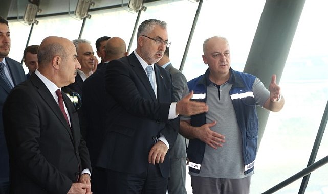 Mardin'de ziyaretlerini sürdüren Bakan Işıkhan işçilerle bir araya geldi