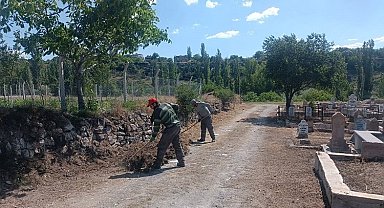 Melikgazi mezarlıkları bayrama hazır