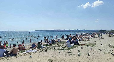Menekşe Plajı'nda bayram yoğunluğu