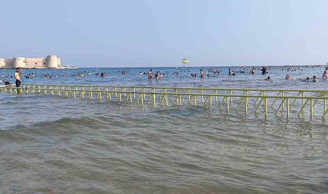 Mersin'de plajlar Kurban Bayramında doldu taştı