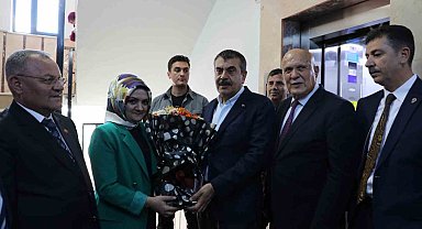 Milli Eğitim Bakanı Tekin, Bayburt Belediyesini ziyaret etti