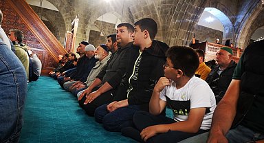 Milli Eğitim Bakanı Tekin Bayram namazını Ulu Camii'nde kıldı