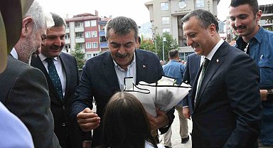 Milli Eğitim Bakanı Tekin, Gümüşhane'de ziyaretlerde bulundu