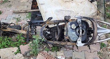 Motosikletten çıkan kıvılcım önce benzini tutuşturdu, sonra hurda deposuna sıçradı