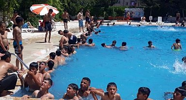 Müjdeyi alan çocuklar havuzlara akın etti