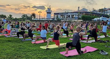 Muratpaşa'da Dünya Yoga Günü'ne özel seans