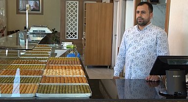 Muş'ta bayram tatlıları tezgahları süsledi