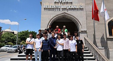 Nevşehir Belediyesi sporcularına Savran'dan tebrik