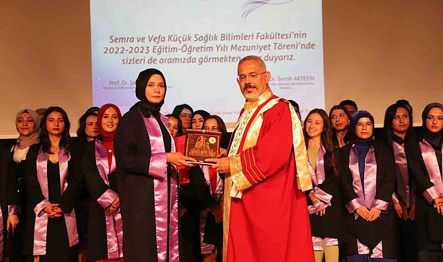 NEVÜ'de gururlandıran mezuniyet