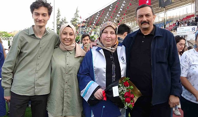 Okuma aşkı bitmedi, 43 yaşında üniversiteden mezun oldu