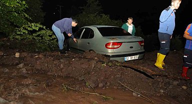 Ordu'da sel: Araç içinde mahsur kalanlar kurtarıldı