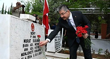 Osmaniye'de şehitler ile depremde hayatını kaybedenlerin kabri ziyaret edildi