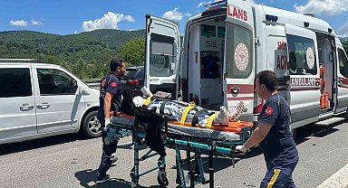 Otomobil çekiciye arkadan çarptı: 4 yaralı