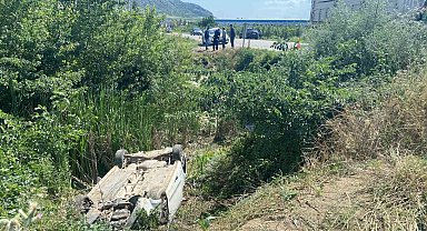 Otomobil dere yatağına düştü, 3'ü çocuk 4 kişi yaralandı