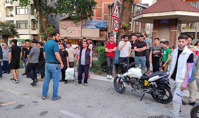 Otomobil ile çarpışan motosikletteki 2 kişi yaralandı
