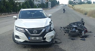 Otomobil ile motosiklet çarpıştı: 1 yaralı