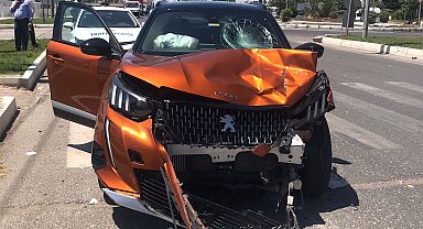 Otomobil ile motosiklet çarpıştı: 1 yaralı