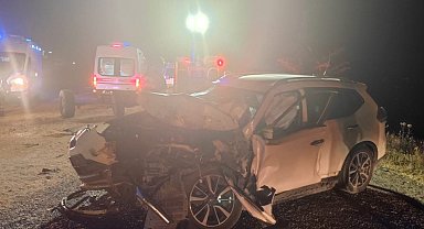 Otomobil traktöre arkadan çarptı: 4 yaralı