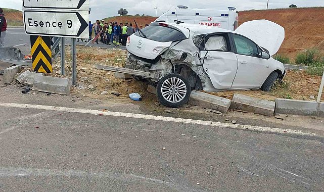 Otomobille çarpışan işçi servis minibüsü devrildi: 12 yaralı