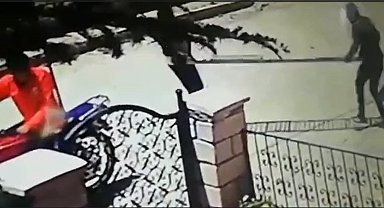 Otopark girişindeki demir mazgalı saniyeler içinde çaldılar