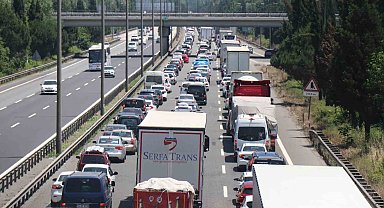 Otoyol Sakarya geçişinde trafik durma noktasına geldi