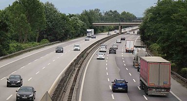 Otoyolda hafta sonu durma noktasına gelen trafik normale döndü