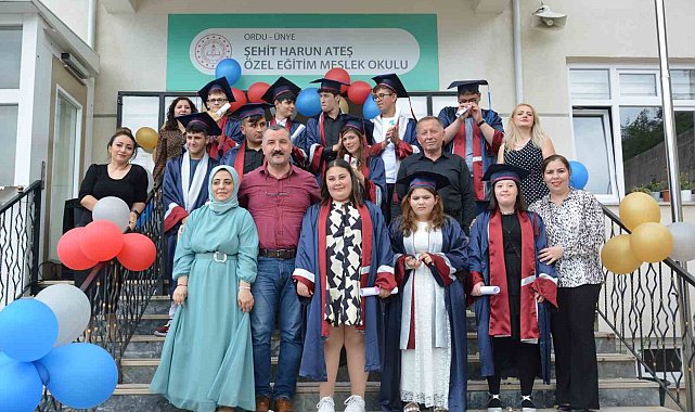 Özel öğrencilere coşkulu mezuniyet töreni