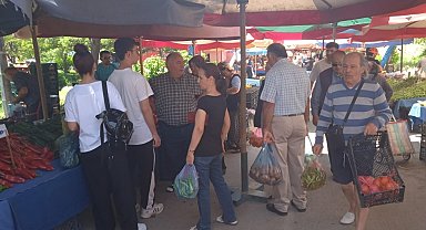 Pazar tezgahlarında bayram yoğunluğu