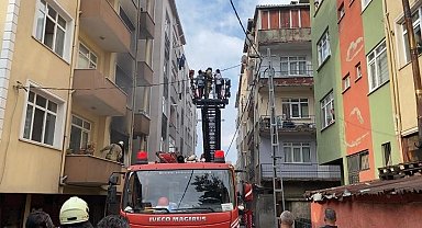 Pendik'te bayram günü korkutan yangın: Mahsur kalanlar kurtarıldı
