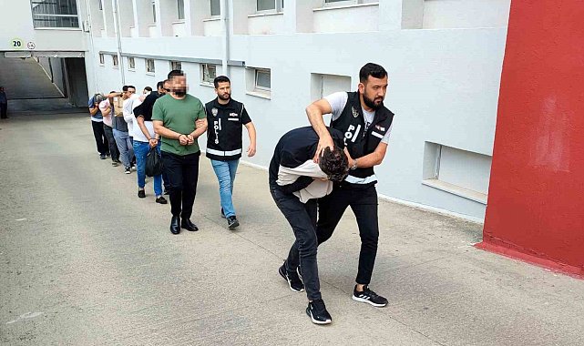 Piyasaya yüzlerce sahte altın süren şüphelilerden 4'ü tutuklandı