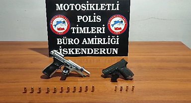 Polis, 2 şüpheliyi ruhsatsız silahlarla yakaladı