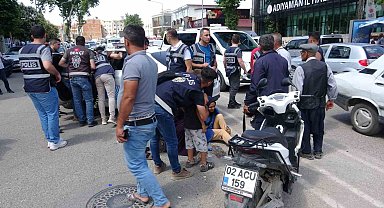 Polis aracı ile motosiklet çarpıştı: 2 yaralı