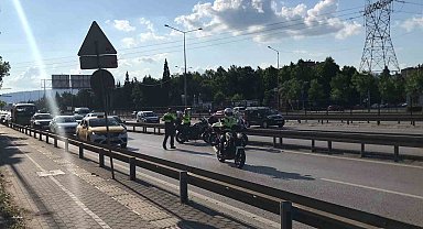 Polis kaçan motosikletlinin peşine düştü: İki taraf da motosikletten düşerek yaralandı