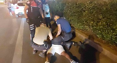 Polise direnen kişi ve arkadaşı gözaltına alındı
