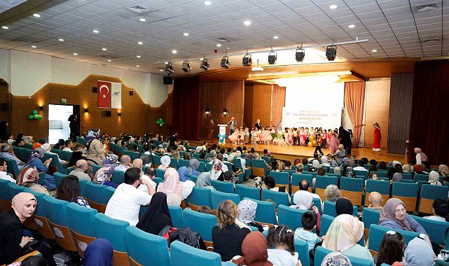 "Ana Kucağı" öğrencilerinin yılsonu gösterisi heyecanlı geçti