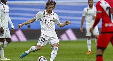 Real Madrid, Luka Modric'in sözleşmesini 2024 yılına kadar uzattı