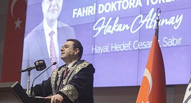 Robotik ve yazılımın yıldızı Hakan Altınay'a fahri doktora