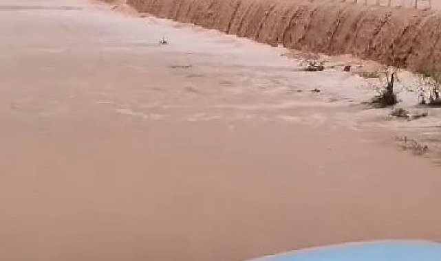 Sağanak sele neden oldu, okul bahçesi şelaleye döndü