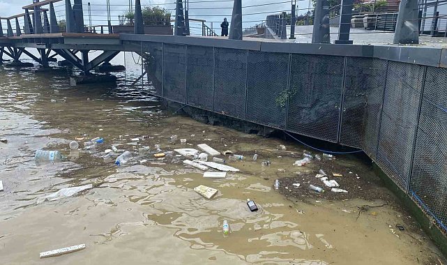 Sahil plastik atık çöplüğüne döndü