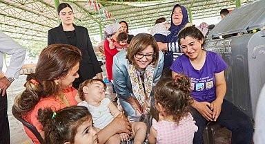 Şahin, kurban kesim alanlarındaki gazi şehirlilerle bayramlaştı