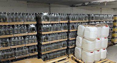 Sahte içki üreticilerine büyük darbe: 26 bin 300 litre sahte içki ele geçirildi