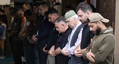 Sakarya'da vatandaşlar bayram namazı için camileri doldurdu