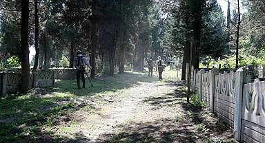 Sakarya'da mezarlıklar bayrama hazır