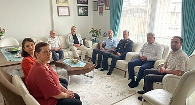Salihli Kaymakamı Sağlam'dan şehit babasına ziyaret