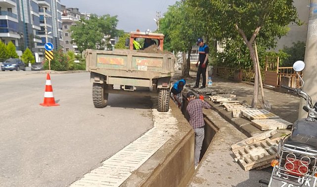 Salihli'de yağmursuyu ızgaraları temizlendi