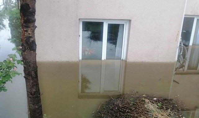 Saltukova'da depremzedelerin evleri sular altında kaldı