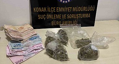 Satışa hazır uyuşturucu maddelerle İzmir polisine yakalandılar