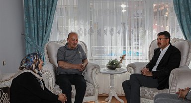 Şehit ailelerine yaptığı ziyaretler yürekleri ısıttı