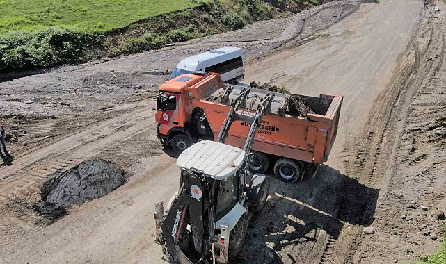 Sel ve heyelandan etkilenen 172 mahalle yoluna hızlı müdahale