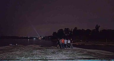 Serinlemek için girdiği gölde boğuldu, arkadaşları cesedinin başında gözyaşı döktü